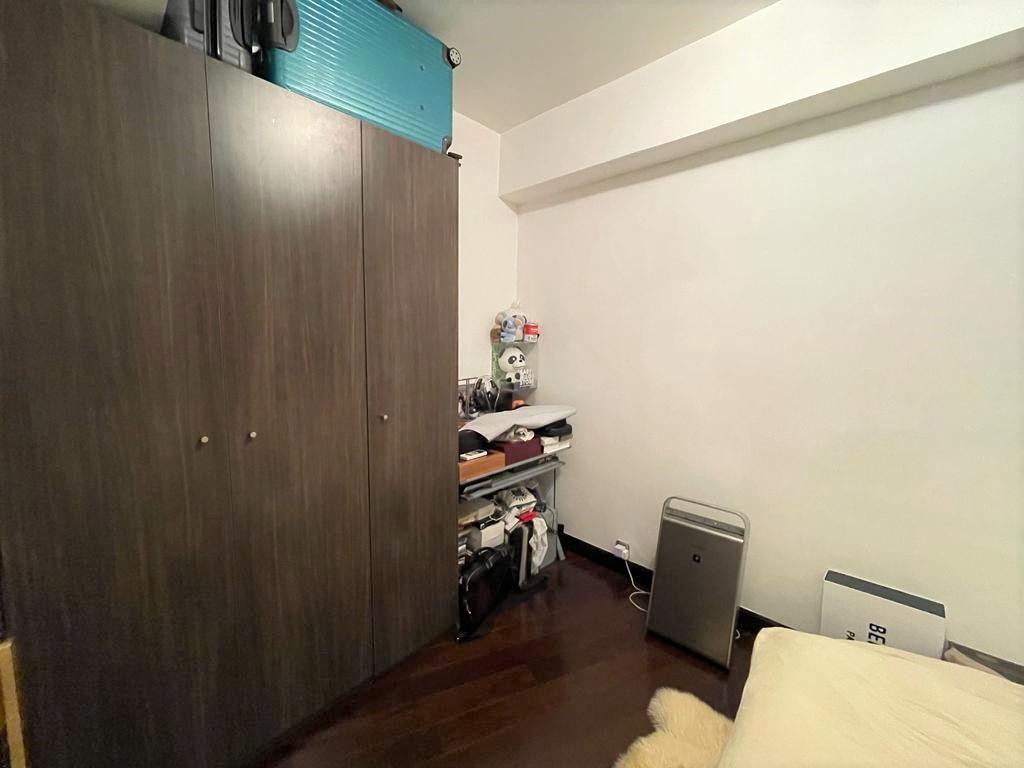 睡房空間闊落。