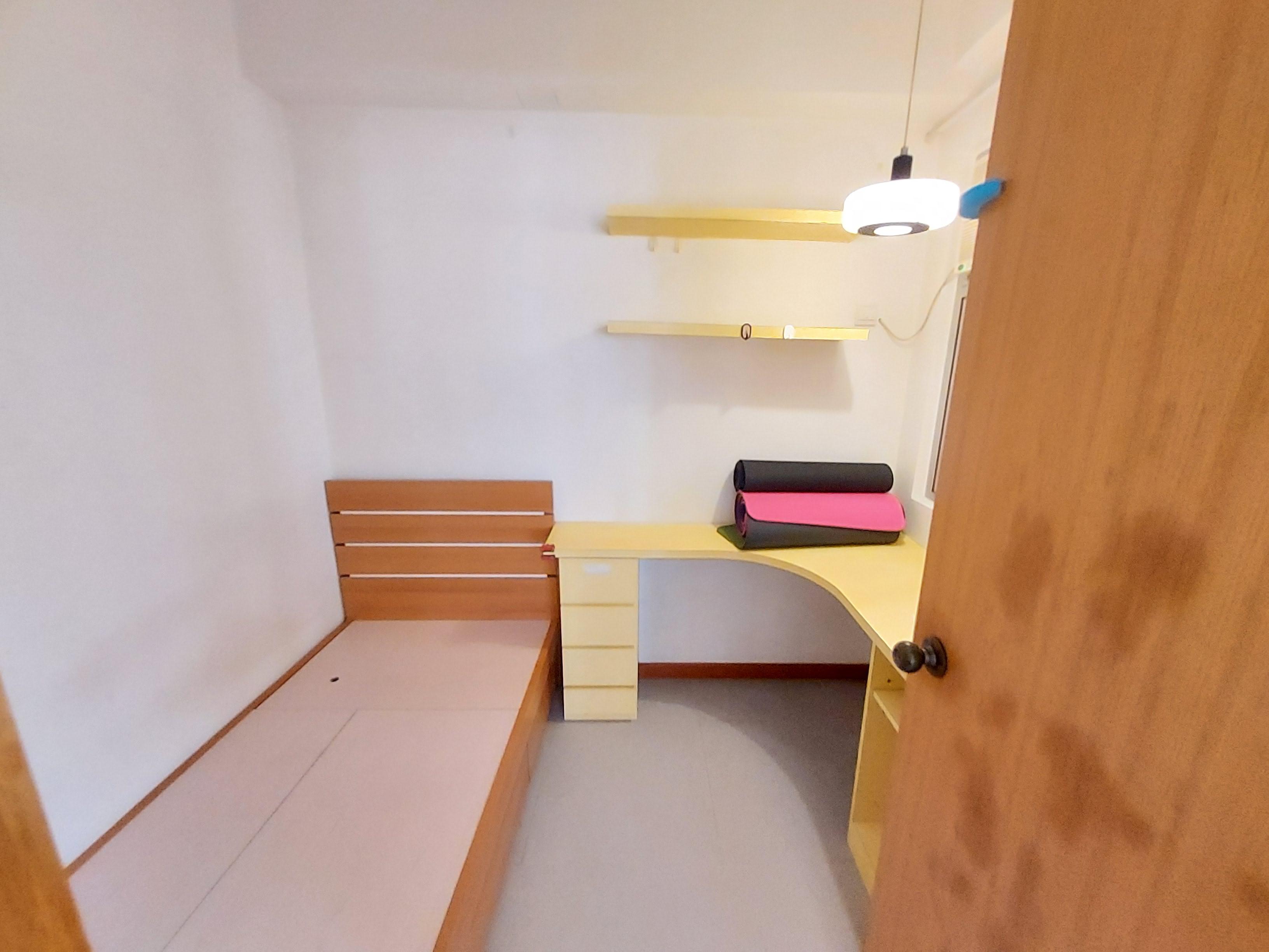 另一個睡房間隔四正,同樣實用。