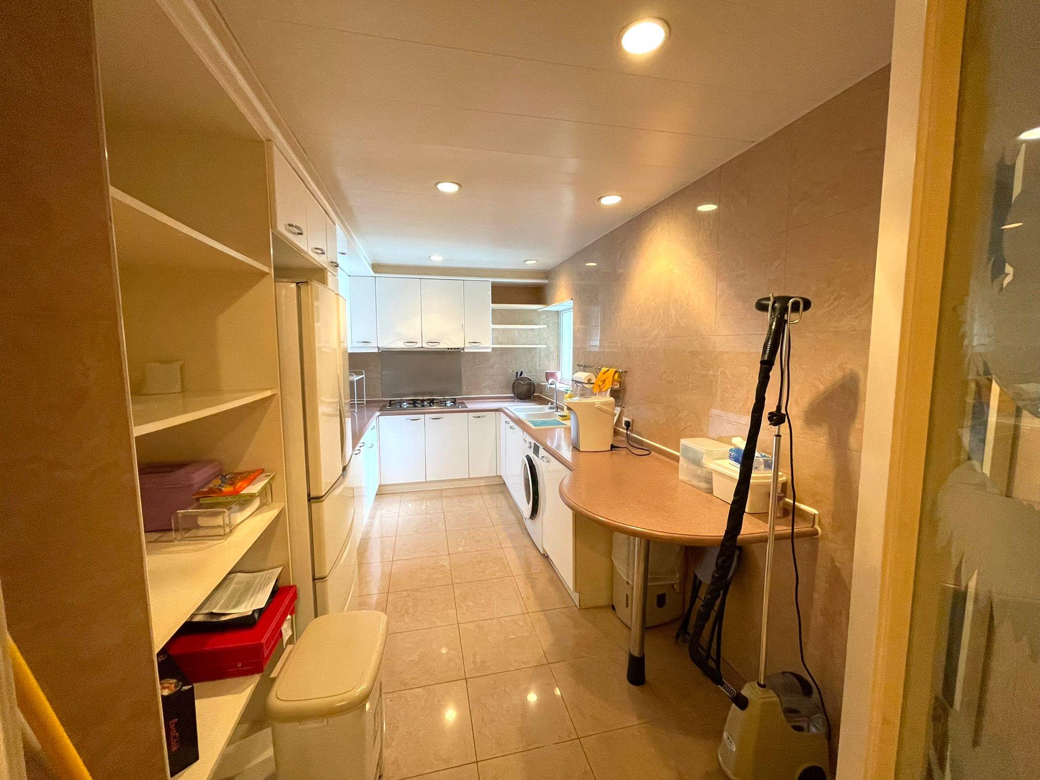 超大的廚房,特別適合大家庭,或喜愛設宴招呼親朋飯聚的家庭。