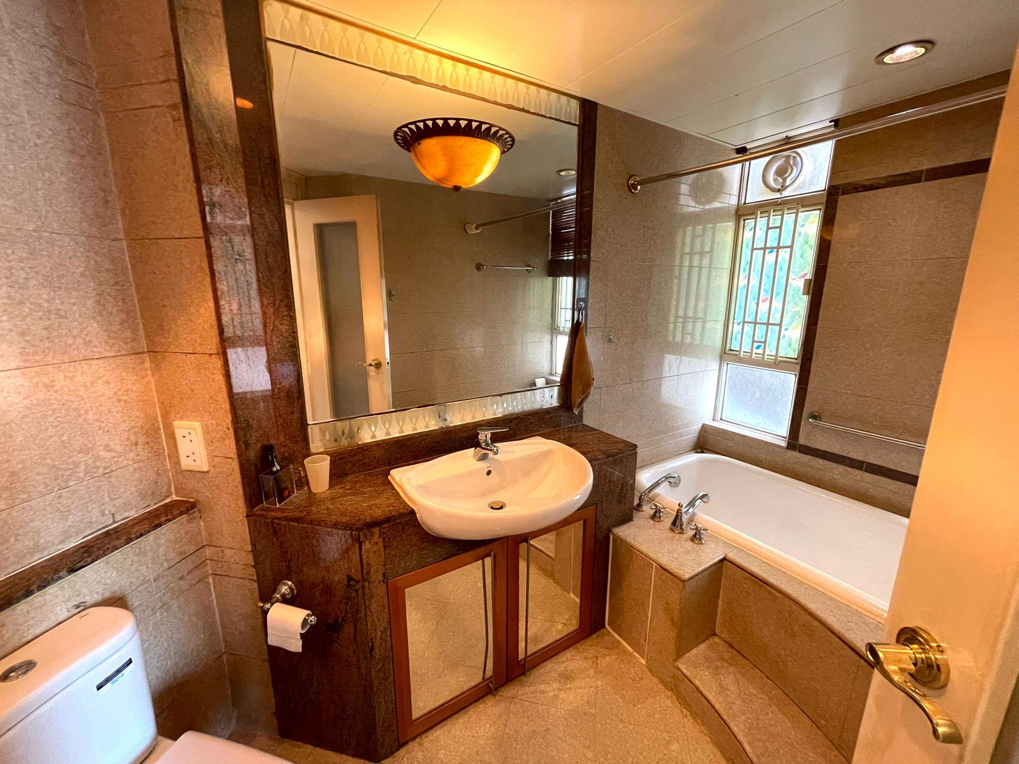 主人套房浴室裝修猶如酒店格調。