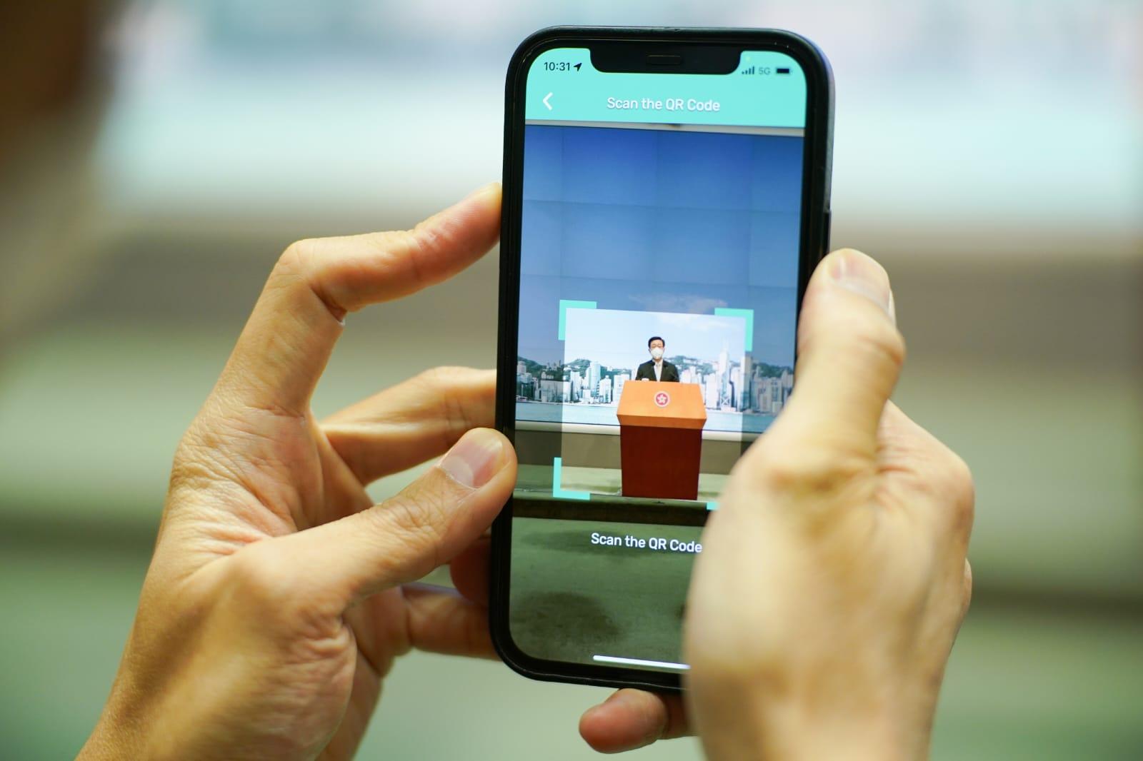 李家超宣布明起毋須再掃安心出行,並取消「黃碼」。(李睿哲攝)