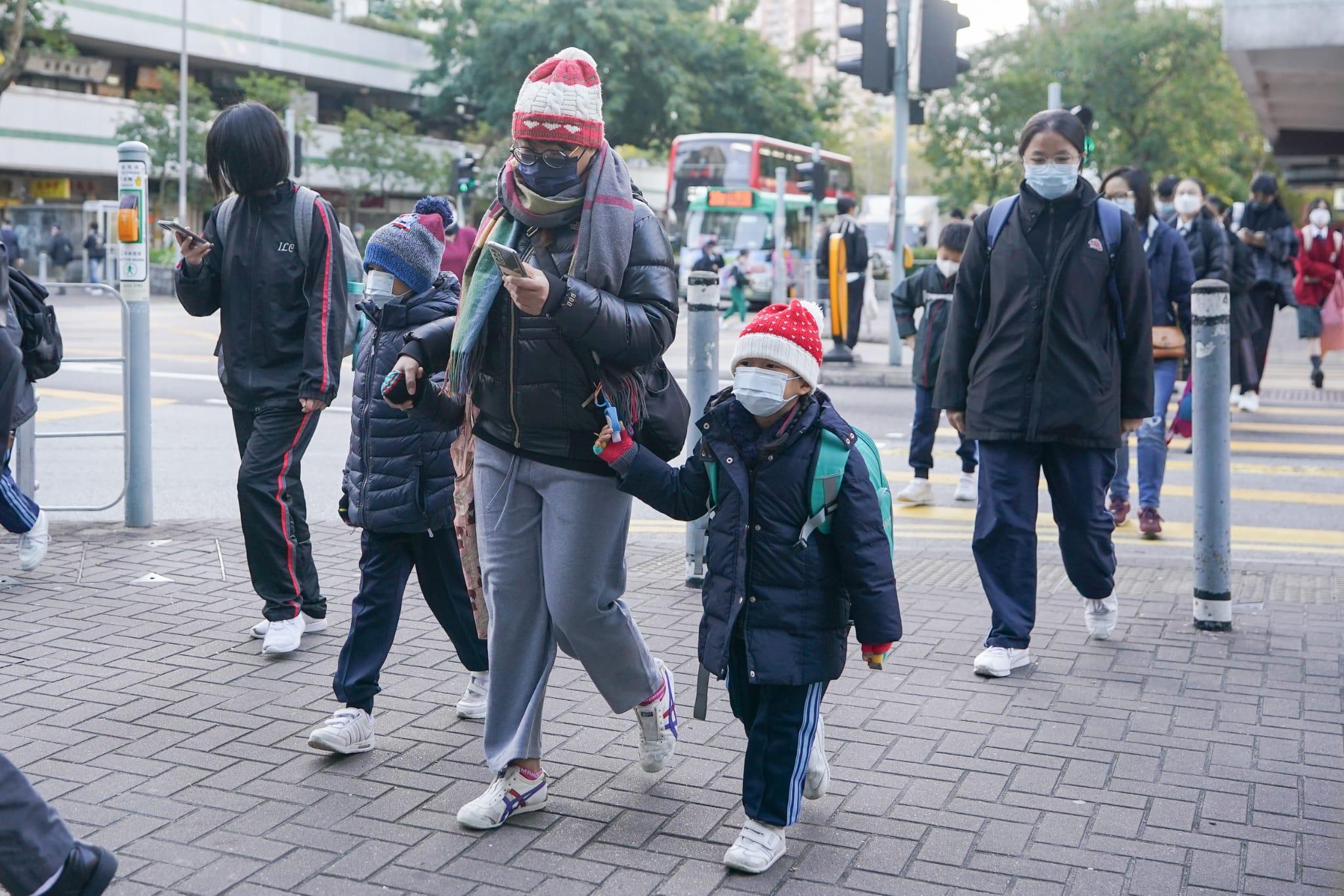 寒冷天氣警告,天文台指今早市區氣溫普遍下降至10度左右。(李睿哲攝)