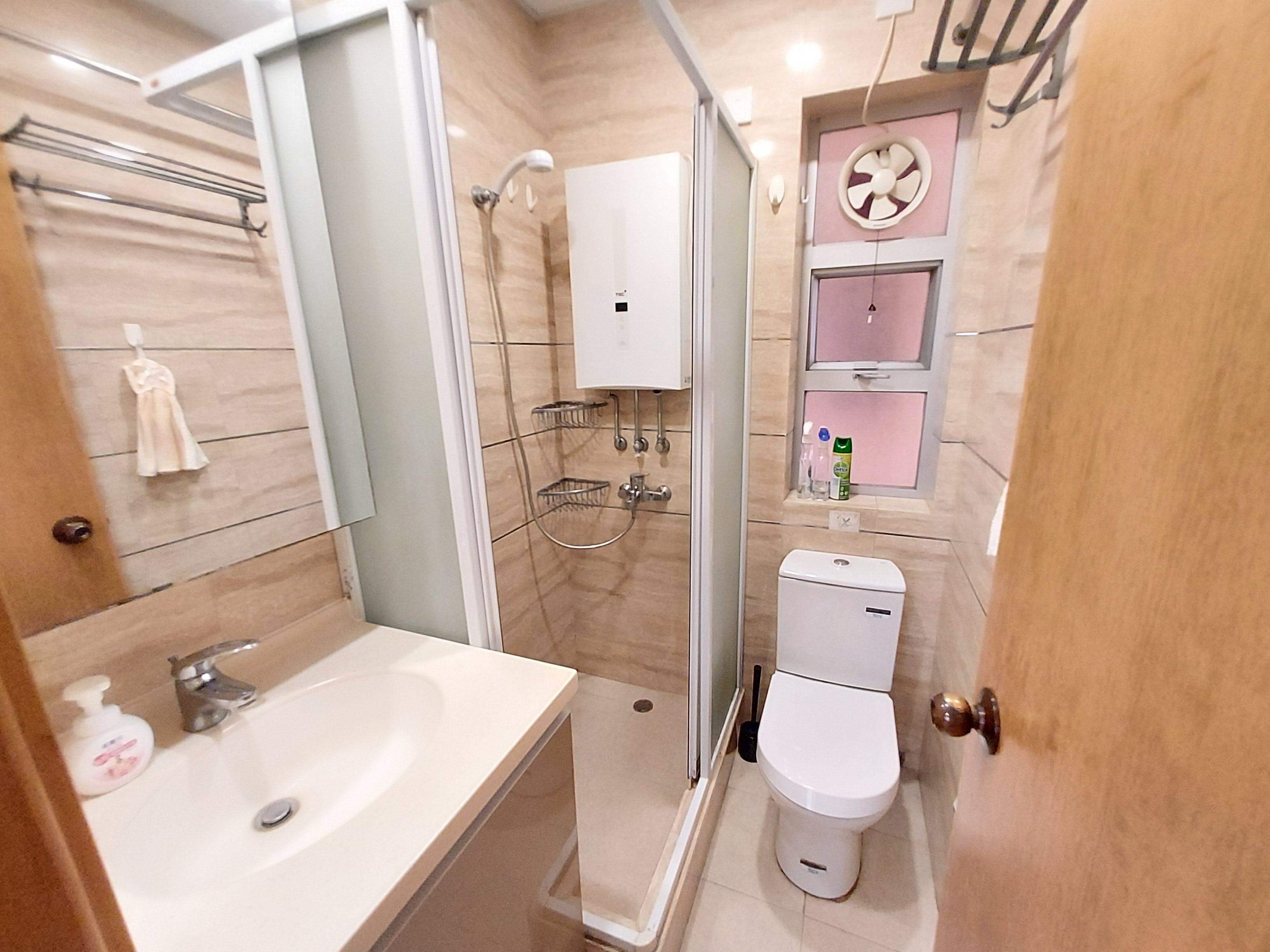 明廚浴室裝修新淨。