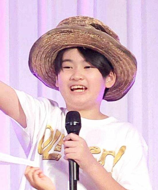 市村優汰去年曾參演父親擔正的舞台劇。