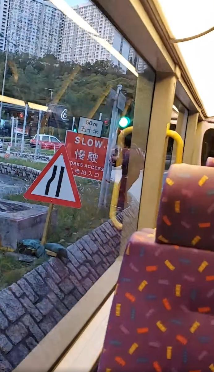 網上熱話|將軍澳無罩婦疑石頭擊碎新巴車門 累全車陪遲到捱轟警列刑壞