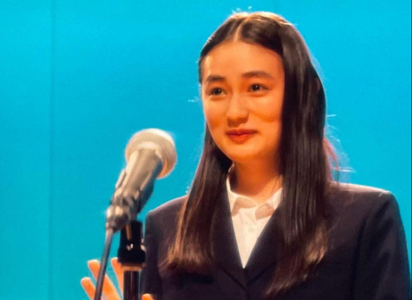 香港網民指八木莉可子某些角度「越睇越似余文樂扮女人」。