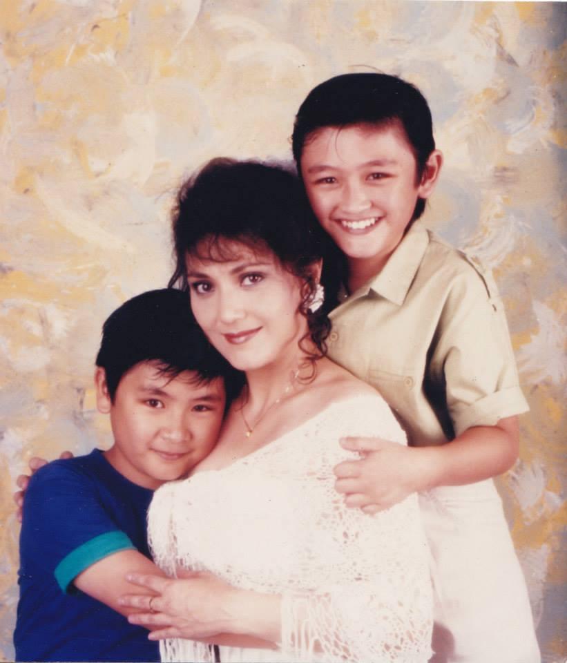 施明非常愛錫兩個兒子。(網上照片)