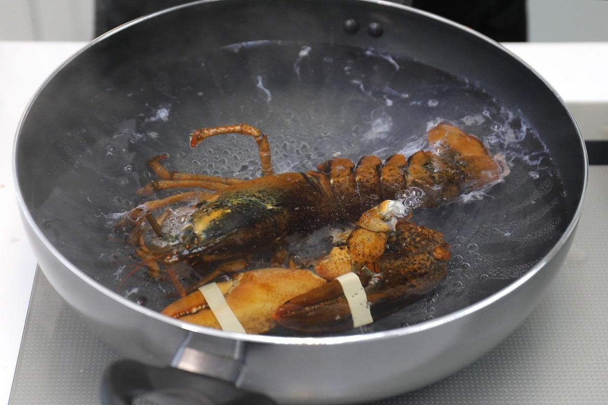 金銀蒜炒羊肚菌龍蝦球做法