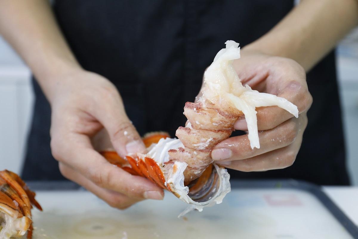 金銀蒜炒羊肚菌龍蝦球做法