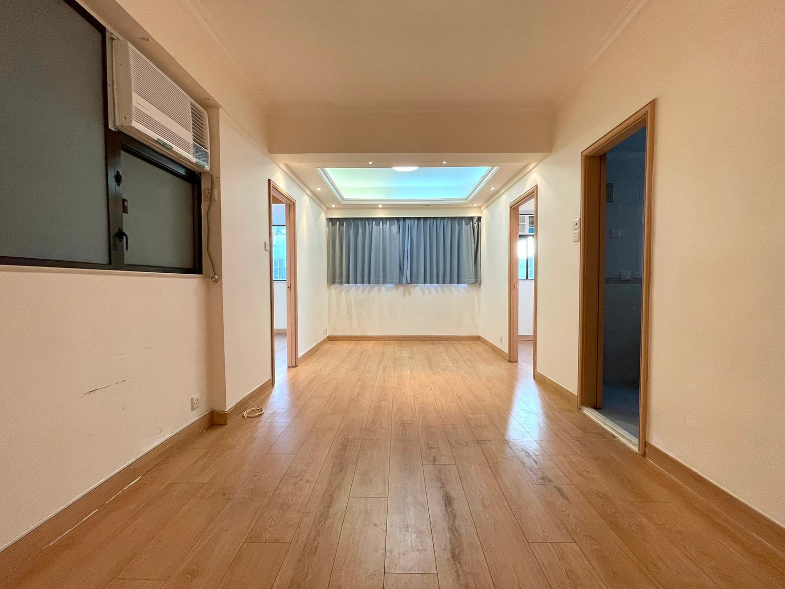 長方形開則的大廳,間隔分明,相當實用。