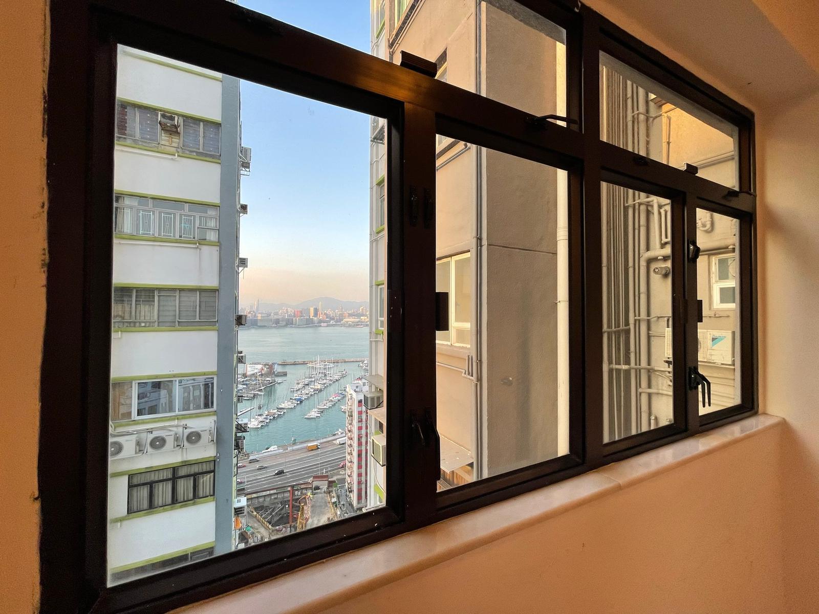 單位景觀以樓景為主,同時可享部分維港景致,每日黃昏更可享日落美景。