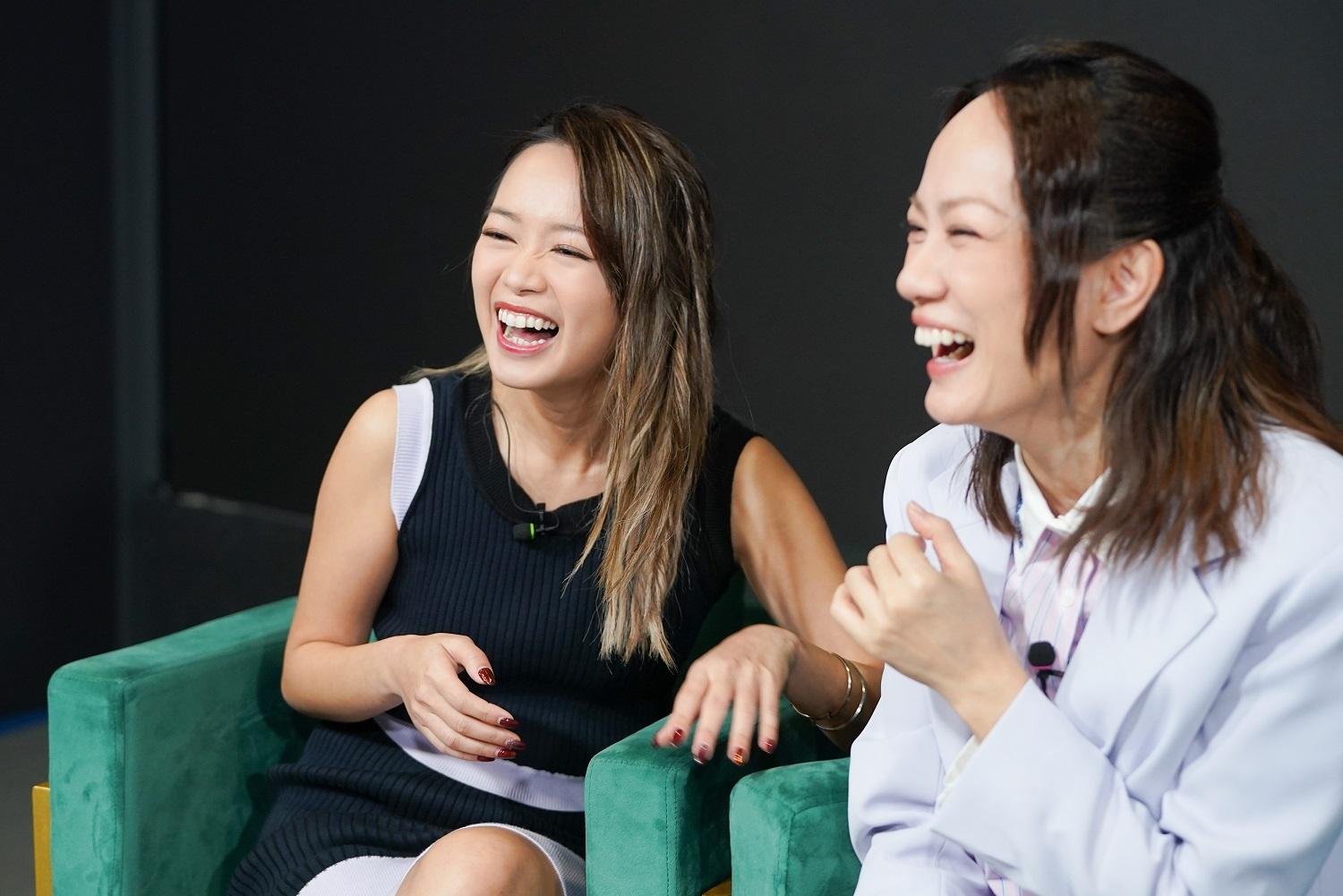 Hailey與簡慕華構思天馬行空的綜藝節目橋段,笑破肚皮。(李睿哲攝)