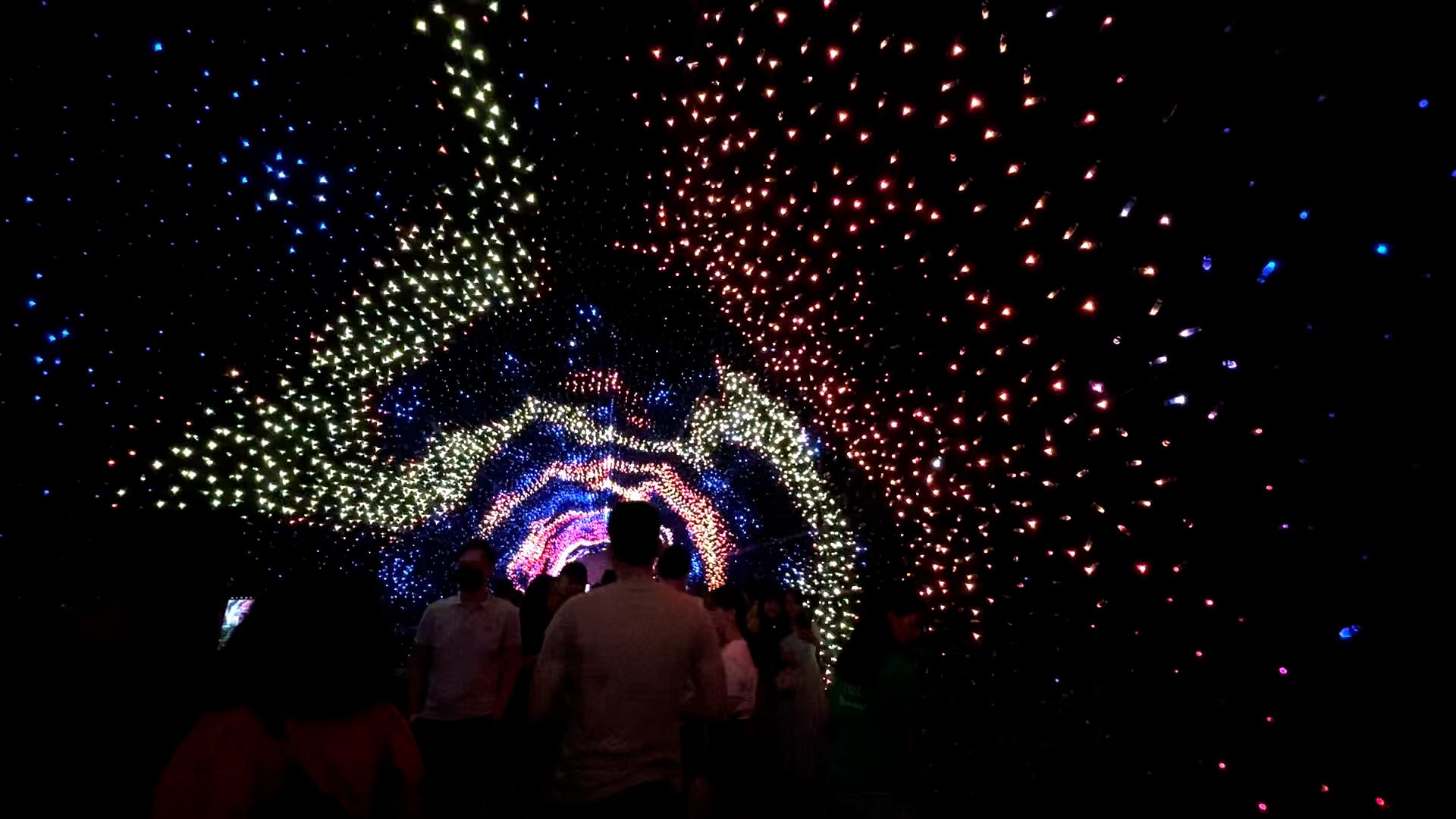 Gingerbread Grove燈光大道