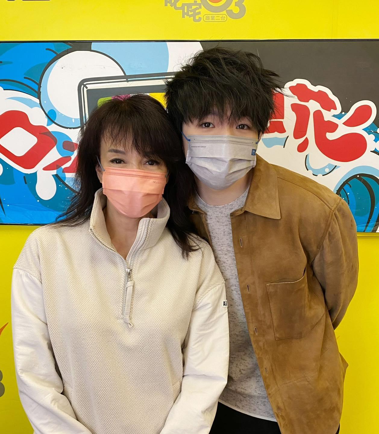 Ian因為皮膚敏感,未有除口罩跟Do姐合照。