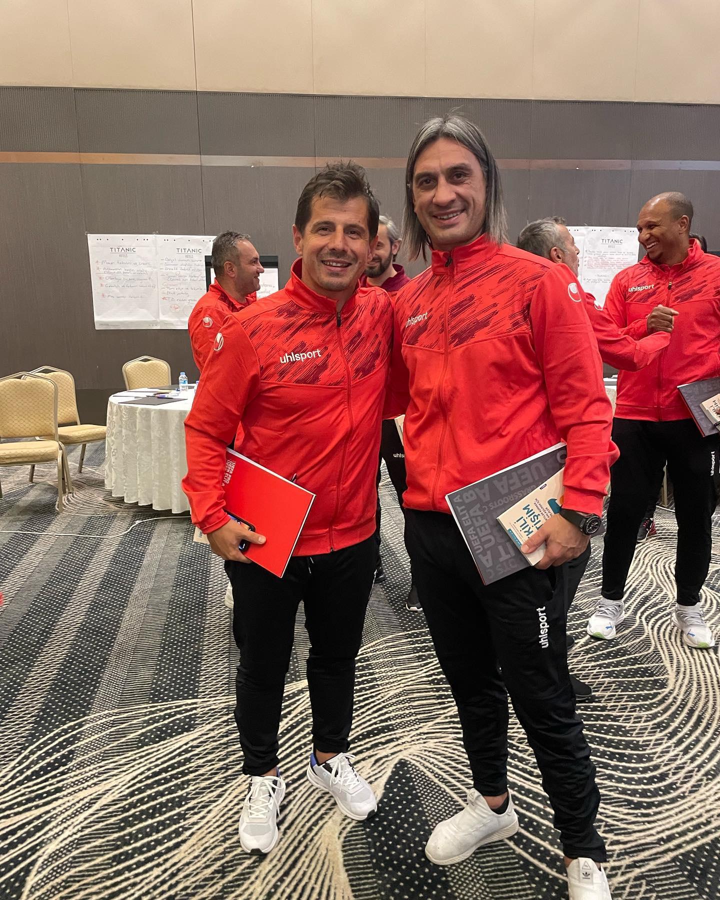 瑞士現任主帥耶堅(Murat Yakin)胞弟哈根耶堅(Hakan Yakin、右)是瑞士助教。至於前門將比拿利奧(Diego Benaglio)。(哈根耶堅IG)