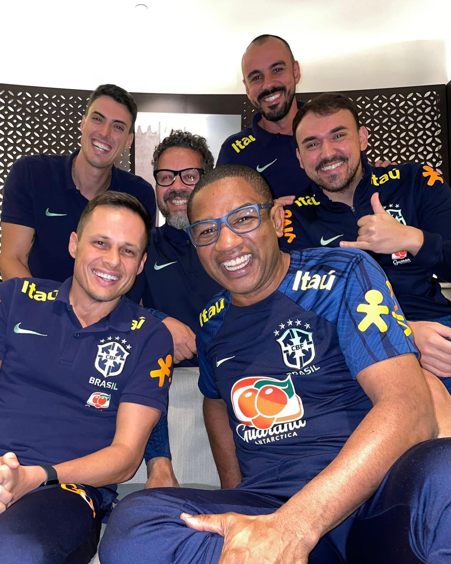 森派奧(前排右)是巴西教練團之一。(森派奧IG)