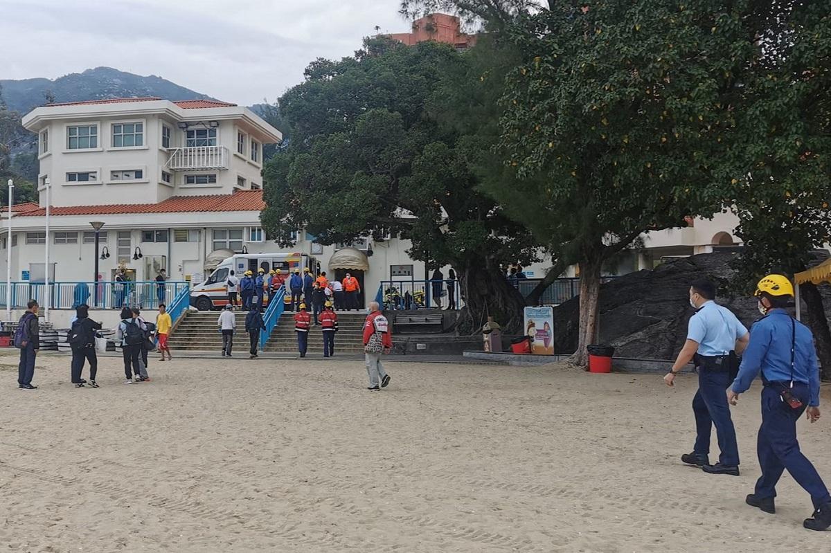 一名六旬漢早上在黃金泳灘懷疑遇溺,惜送院後不治。(港九拯溺員工會FB圖片)