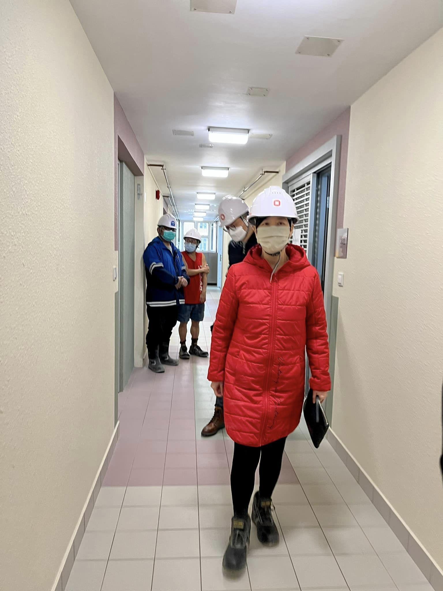 何永賢巡視「精進建築」地盤 籲利用科技提升安全度 (何永賢facebook圖片)