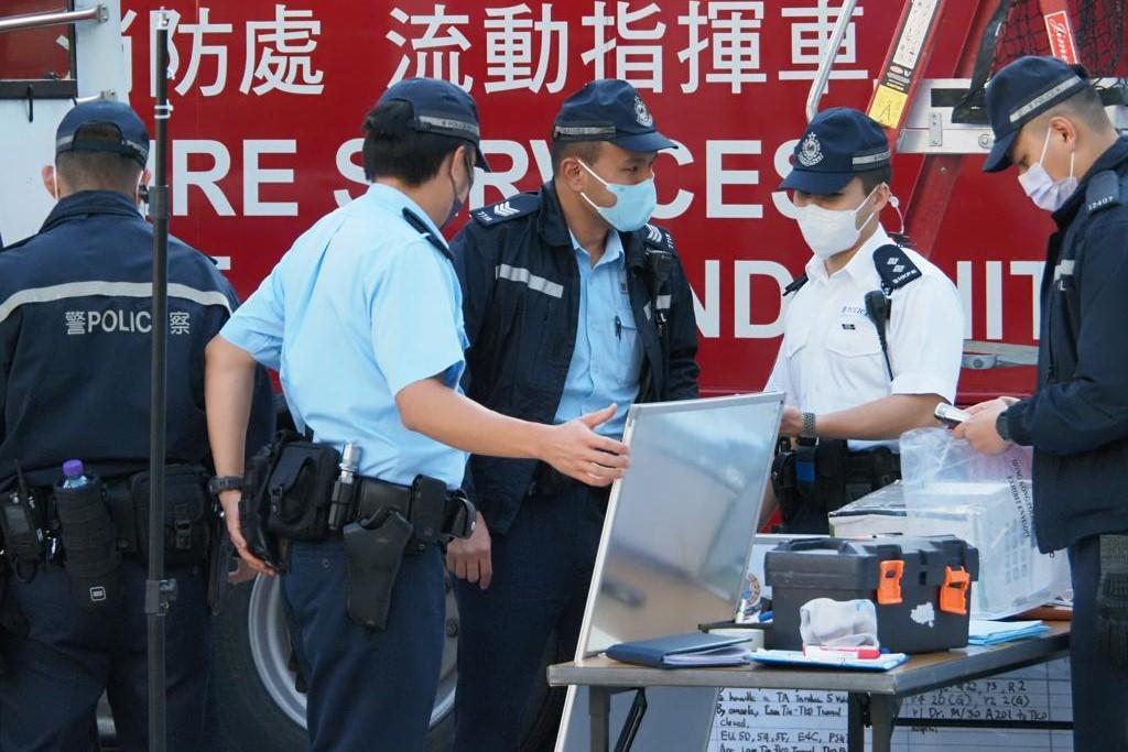 警方與多個政府部門舉行跨部門大型事故演習,模擬將藍隧道內發生嚴重交通意外。(FB專頁「香港警察 Hong Kong Police」)