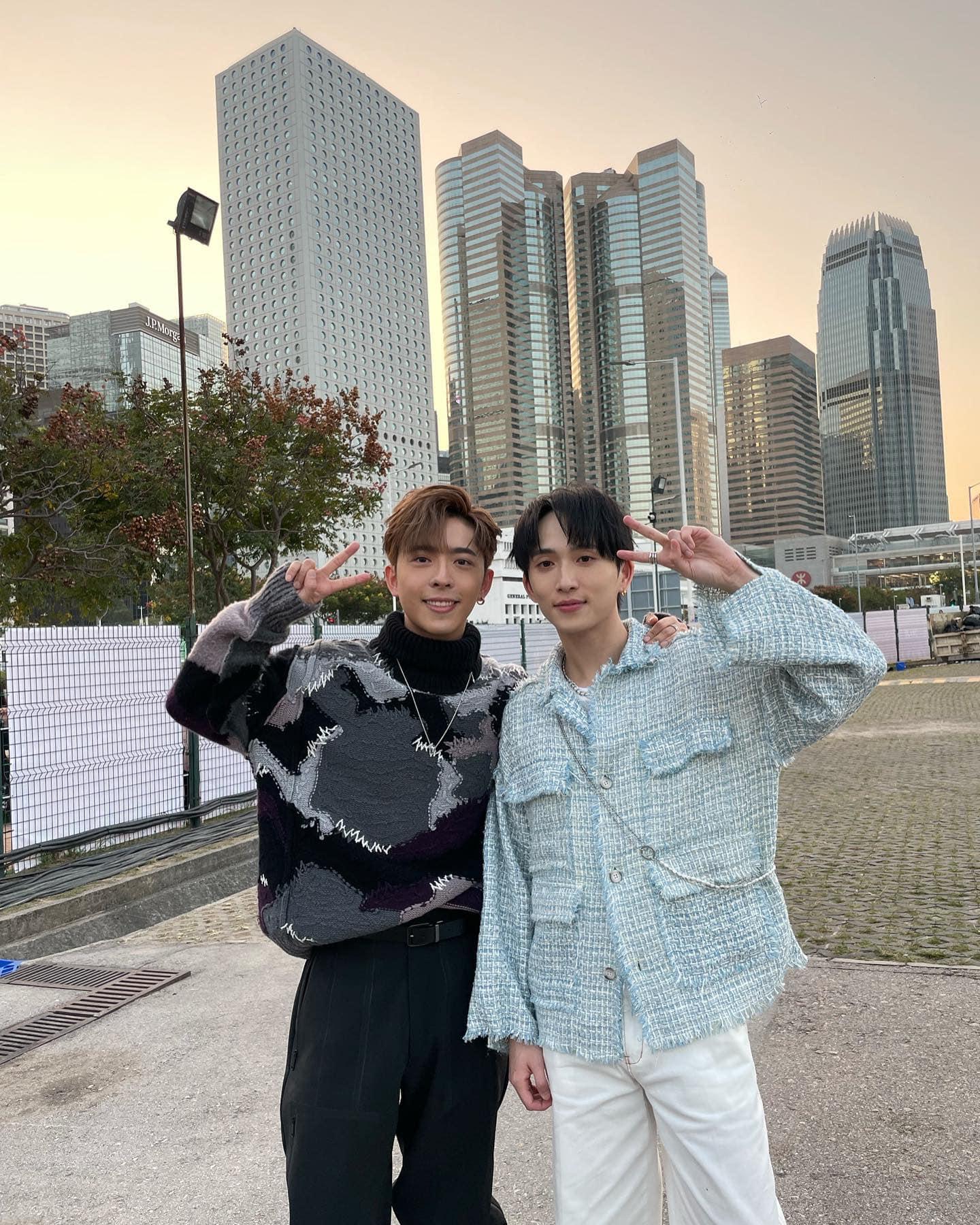 Edan被踢邱鋒澤踢爆將鞋墊高,令二人的高度相襯。