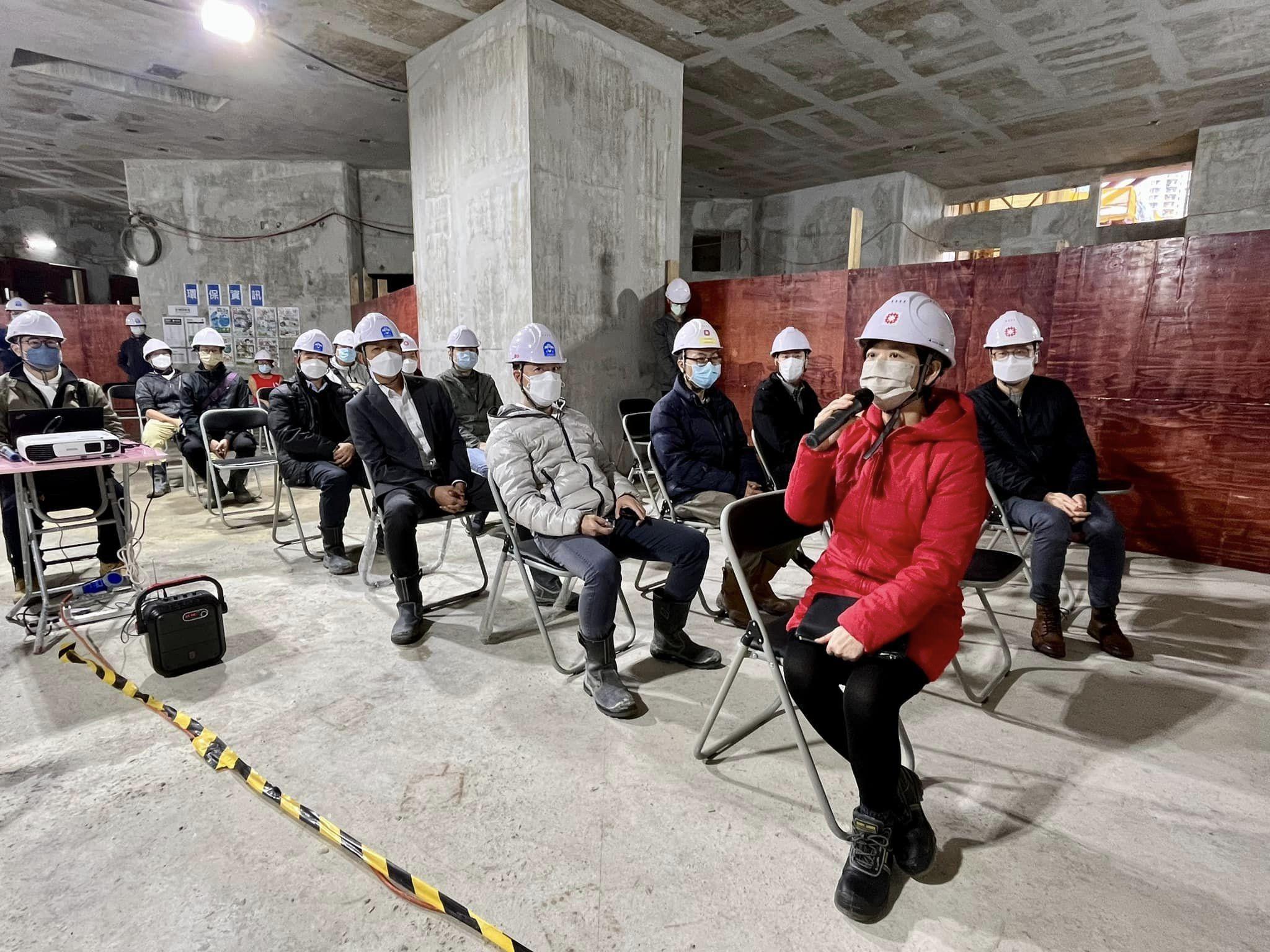 何永賢巡視「精進建築」地盤 籲利用科技提升安全度 (何永賢facebook圖片)