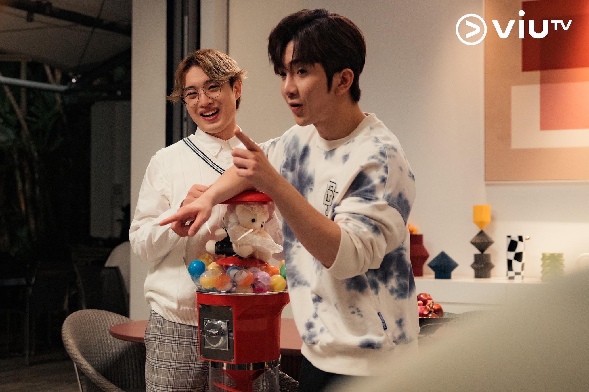 Anson Lo與Jer這對「小學雞CP」,當然默契十足。(《百萬同居計劃》劇照)