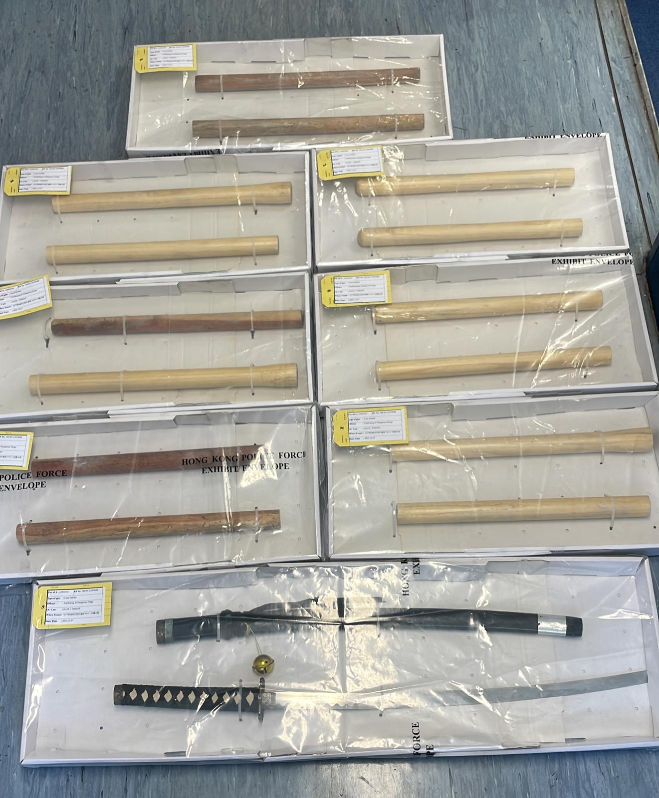 警屯門搗毒品及武器倉庫 檢可卡因武士刀拘兩男