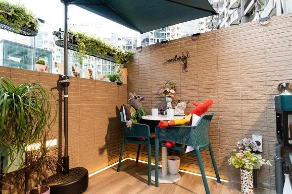 戶外的小花園採用了日式庭園的設計風格