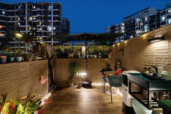 戶外的小花園採用了日式庭園的設計風格