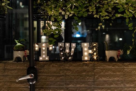 戶外的小花園採用了日式庭園的設計風格