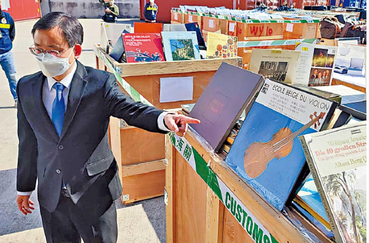 破獲今年第二大宗海路走私案 海關檢市值2億海味紅酒黑膠碟