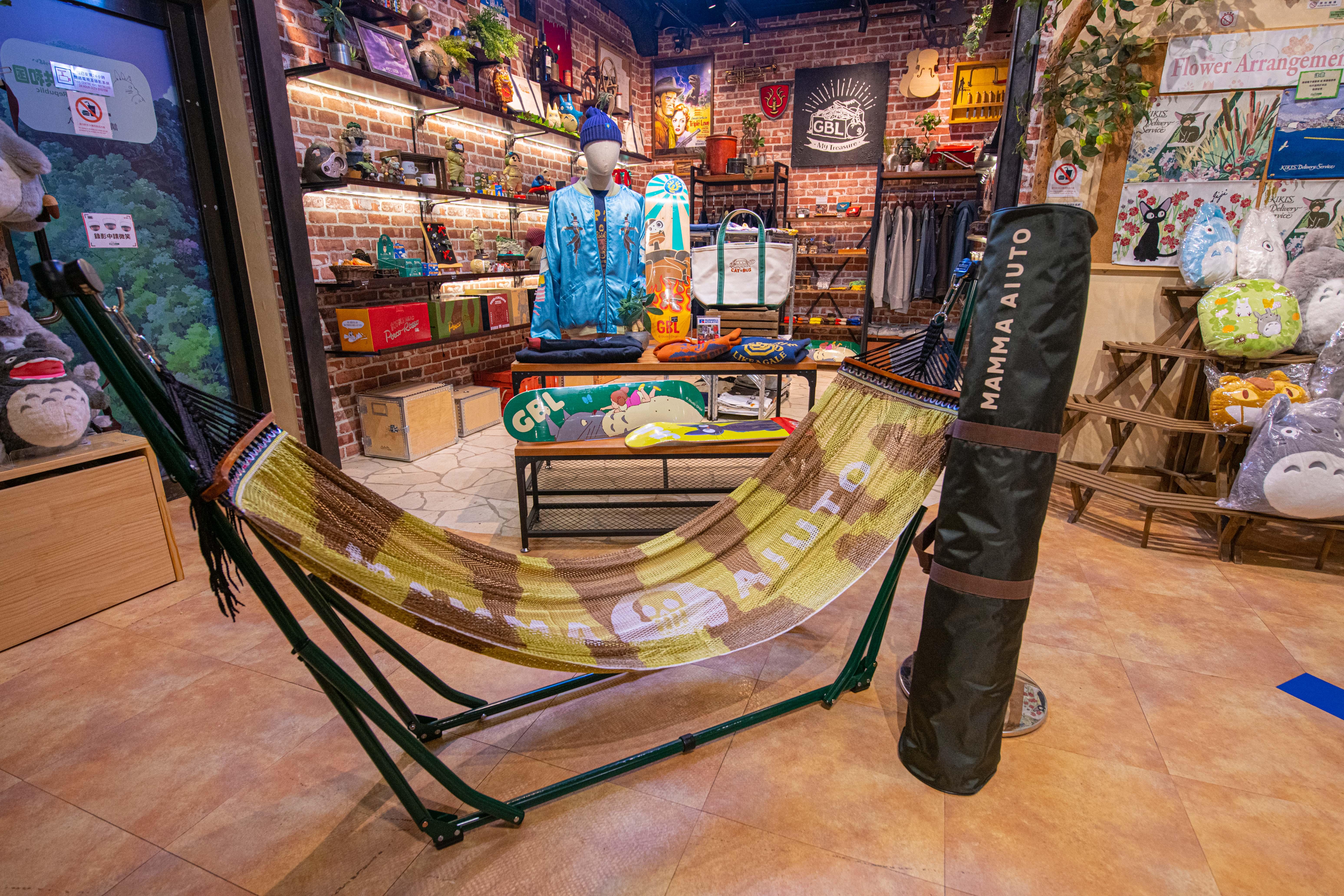 GBL x TOYMOCK《飛天紅豬俠》可攜式吊床連支架及專用袋 $2100