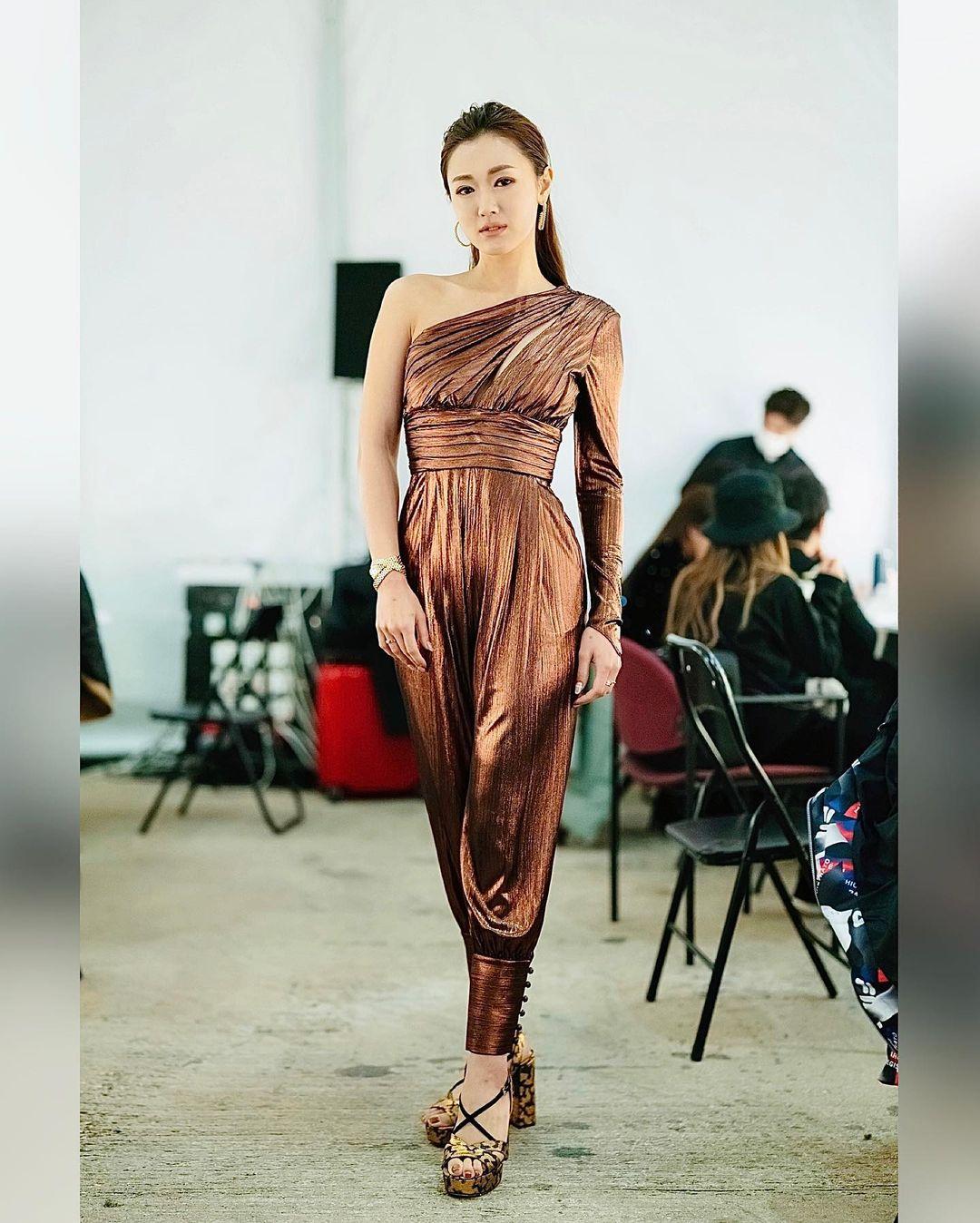 張寶兒穿皮草惹爭議 網民:點解著皮草?好老土! 重溫過往「時裝車禍」現場