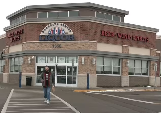 事發酒舖Brooklyn Center Liquor Store。(互聯網)