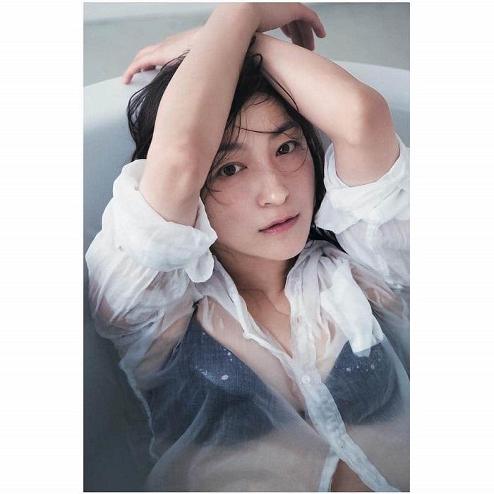 相隔22年再出寫真集 42歲廣末涼子呈現少女美