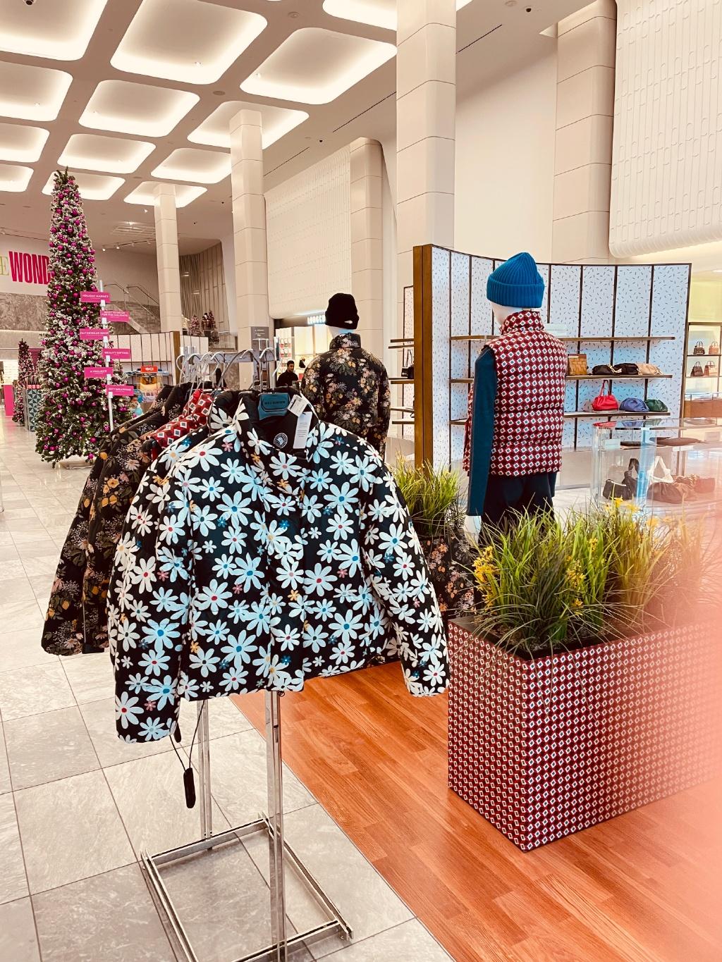 加拿大鵝門市內的同系列羽絨外套。(互聯網)