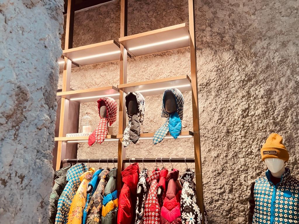 加拿大鵝門市內同系列的頭巾。(互聯網)