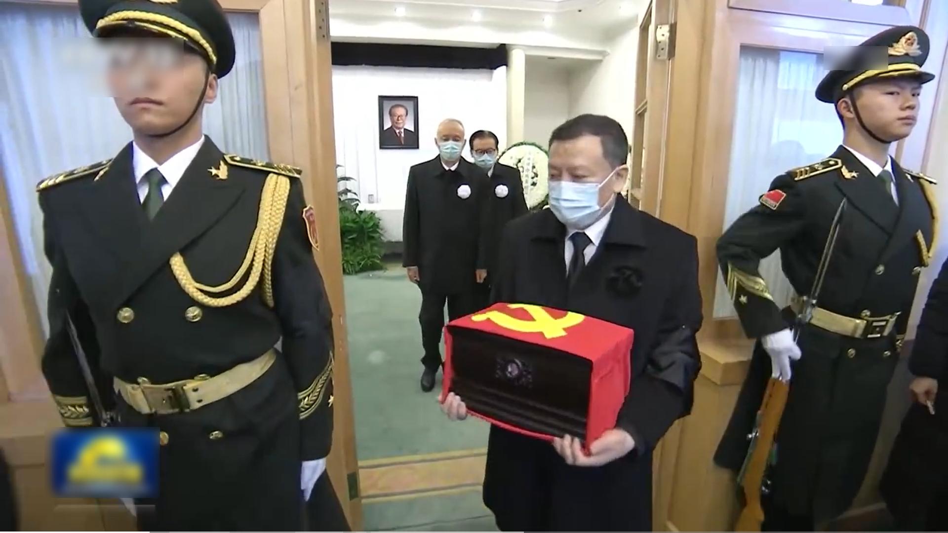 江澤民骨灰離開中南海。(央視截圖)