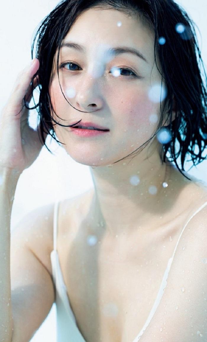 相隔22年再出寫真集 42歲廣末涼子呈現少女美