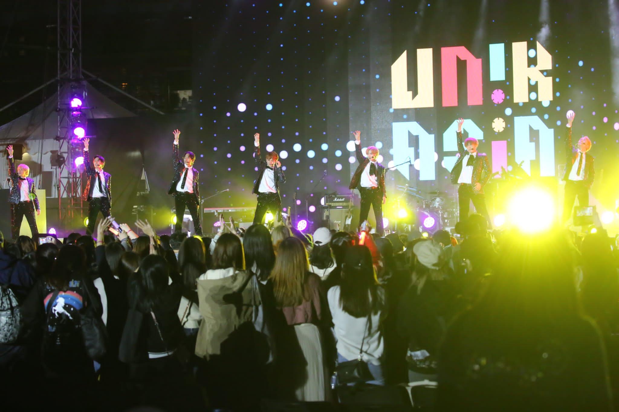 Travis Japan為中環海濱舉行的Unik Asia Festival 2022擔任表演嘉賓。