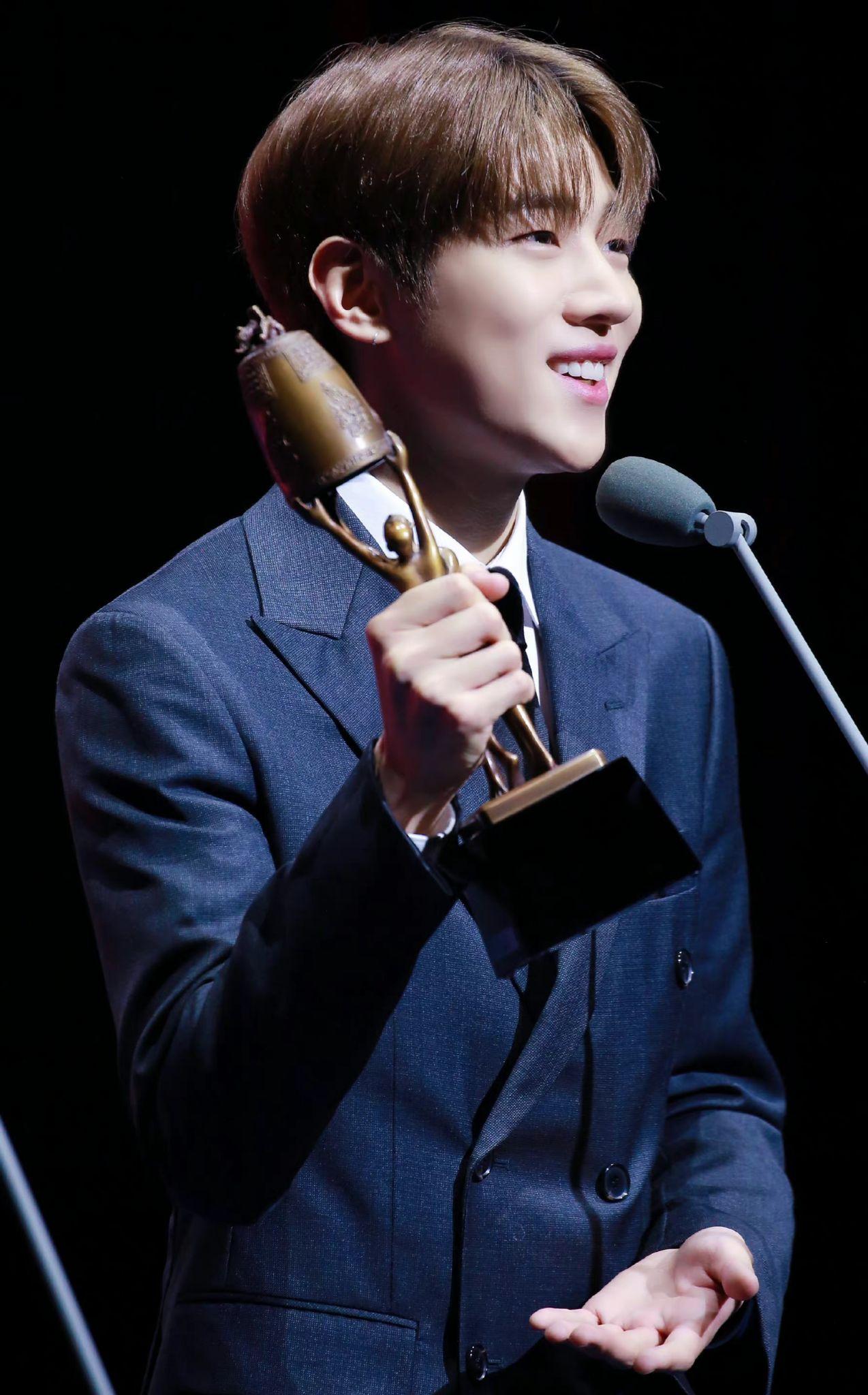 朴宰燦獲頒NewWave男演員。