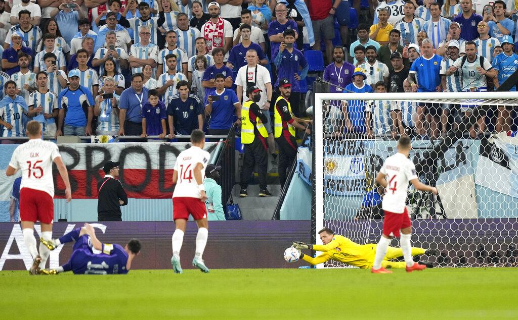 美斯射失12碼後承認犯錯,幸隊友之助令他不至成為罪人。(美聯社)