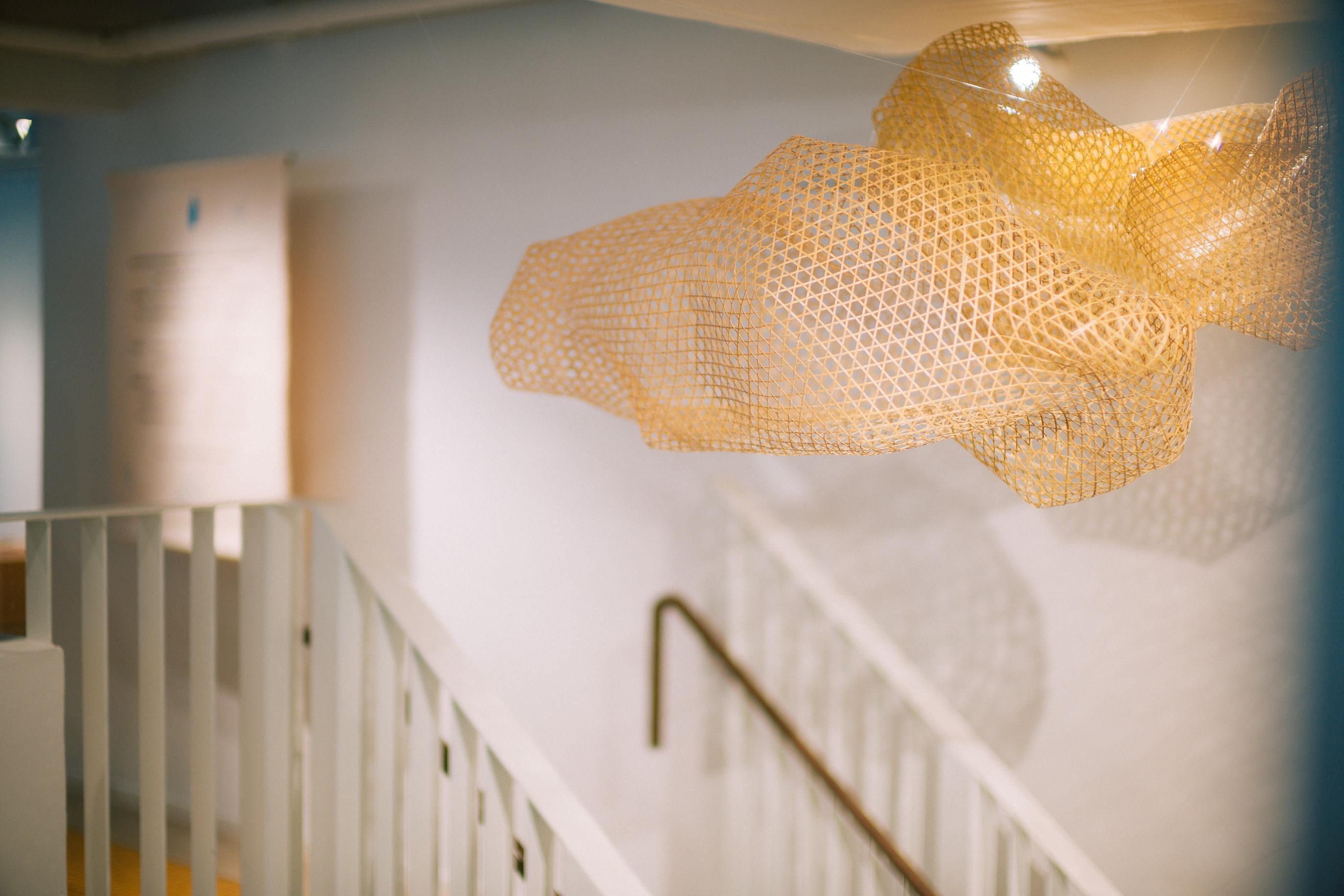 竹藝師二回Yiwooo 得別為市集設計大型竹藝裝置。