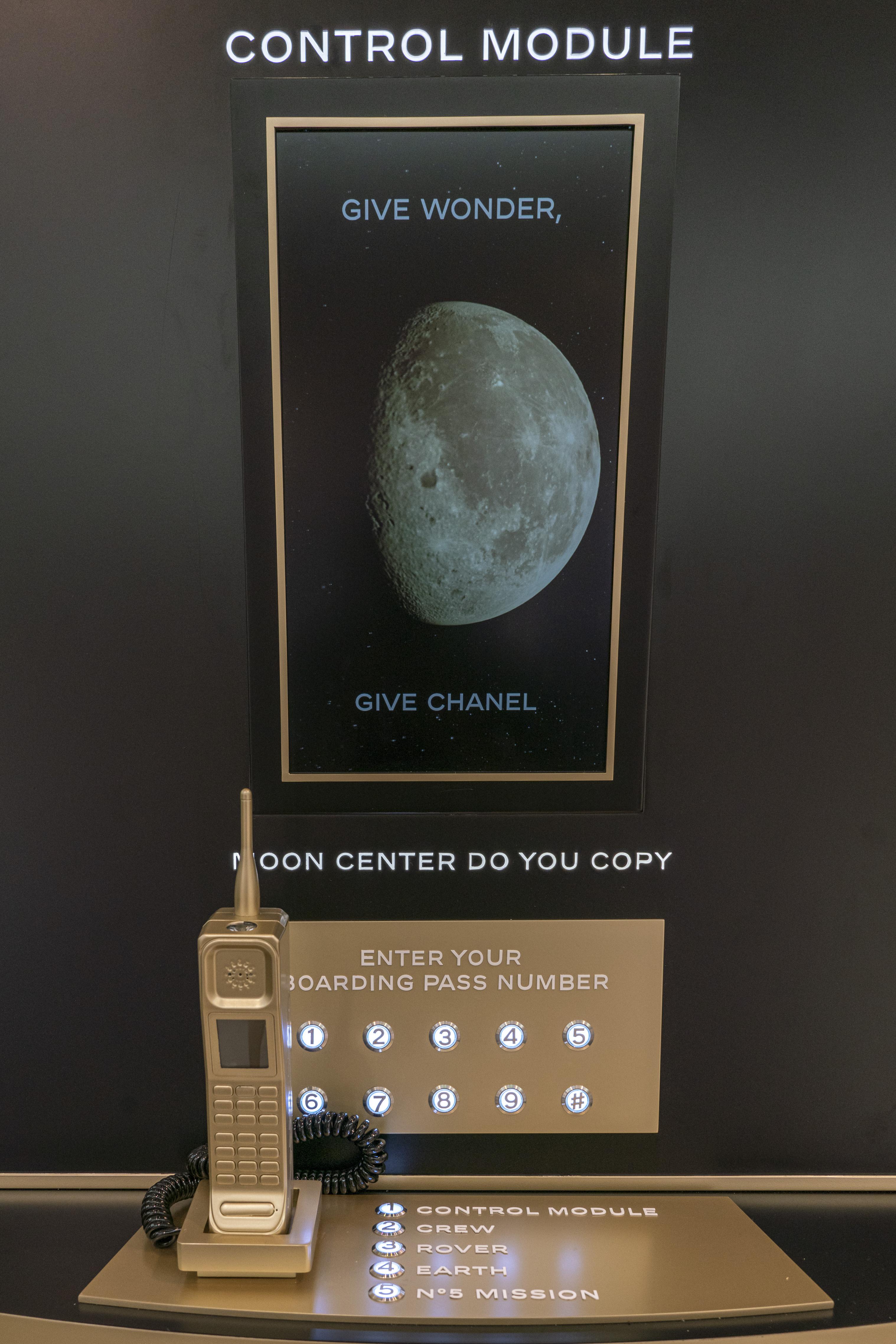 CHANEL太空飛船限定店