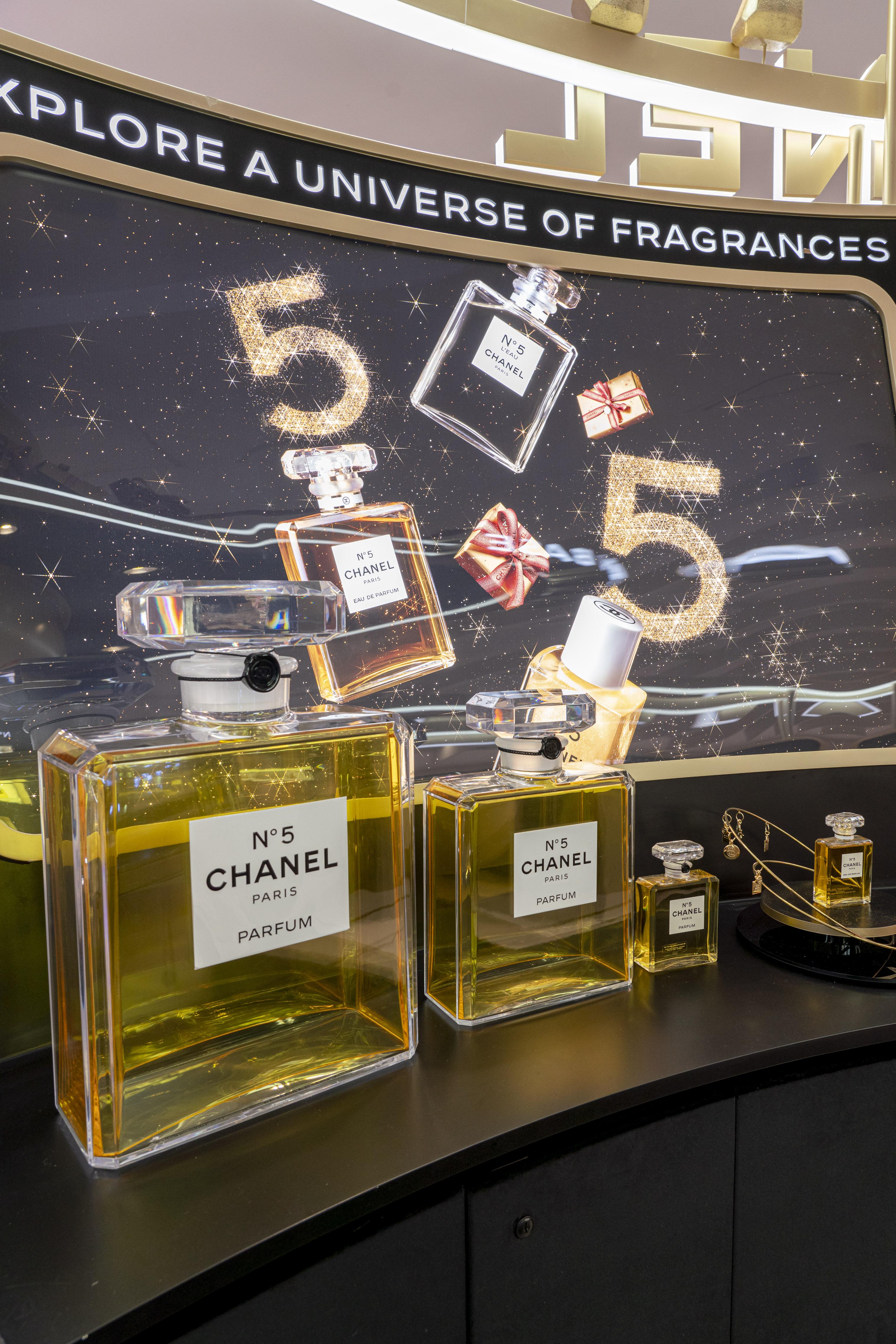 CHANEL太空飛船限定店