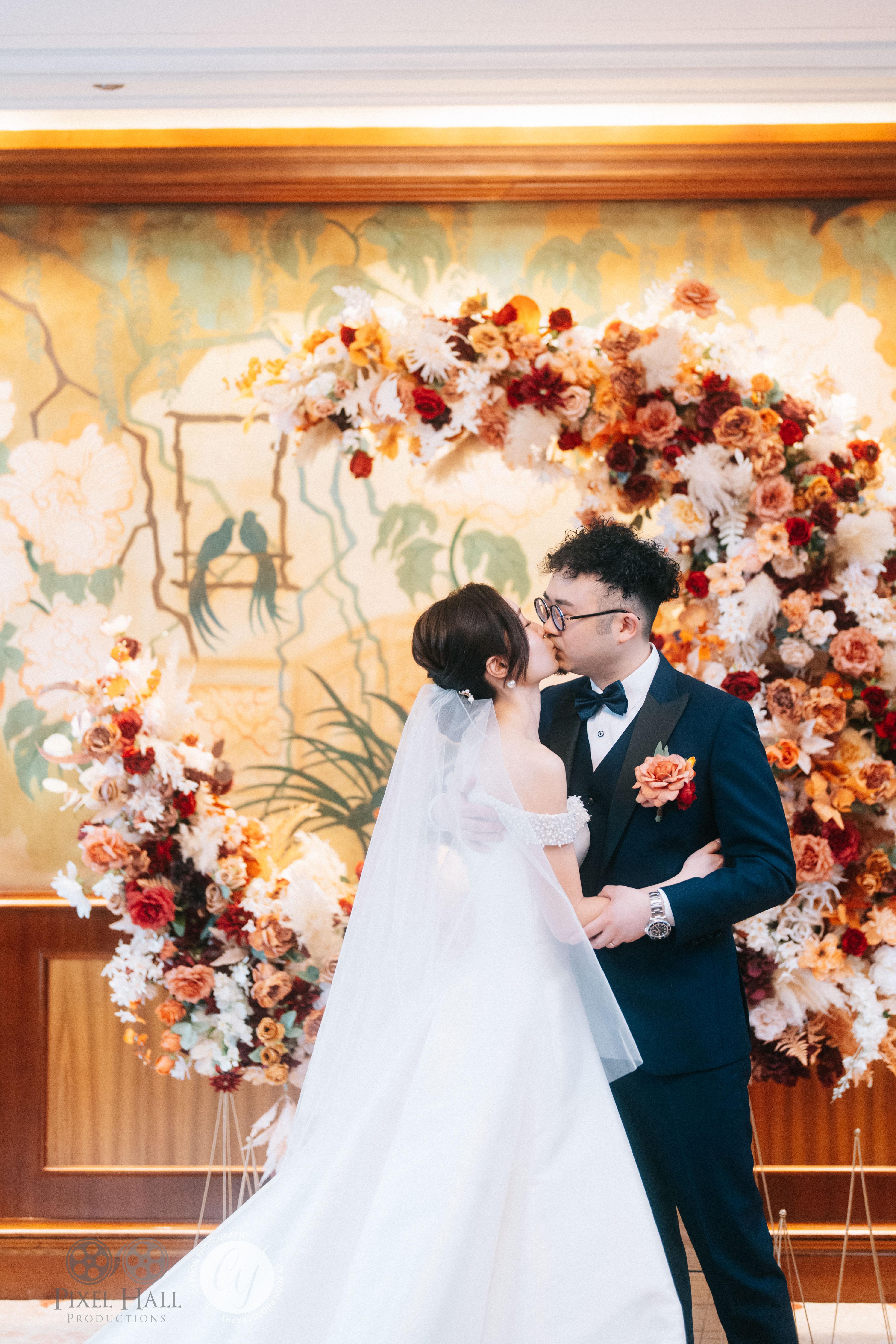 麥沛東與圈外女友趙雪翎今天於中環東方文華酒店舉行婚禮。