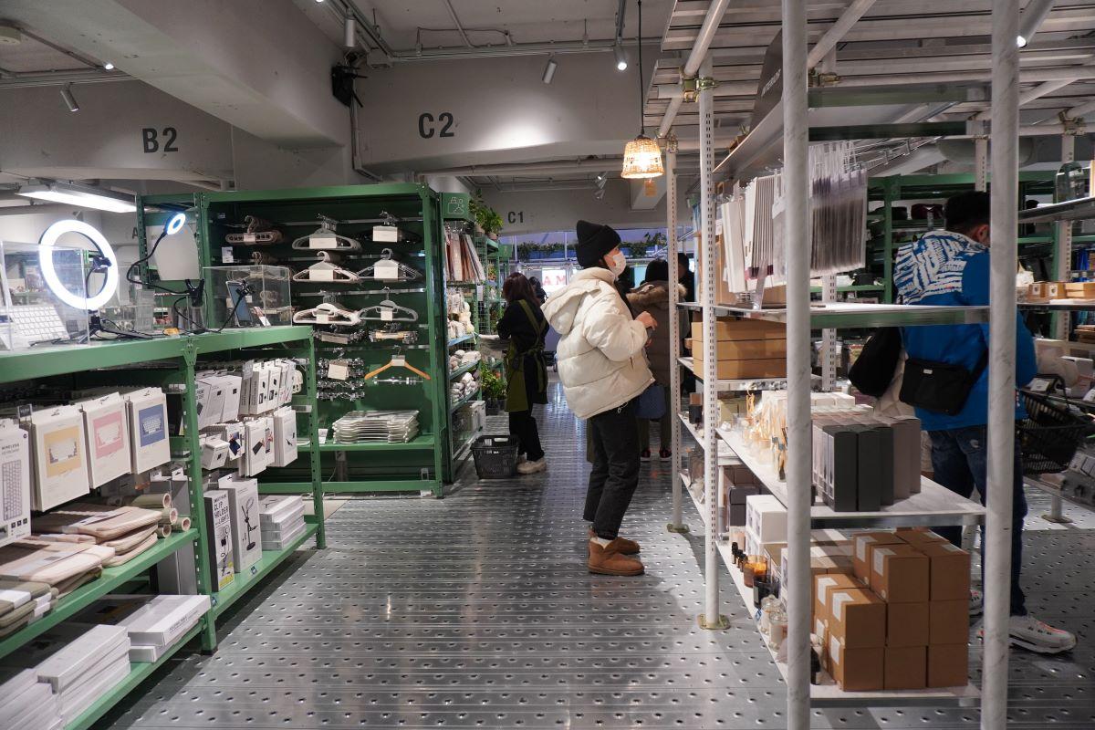 貨品種類豐富,家品、廚具、化妝品.小型家電等等,連寵物用品都有!