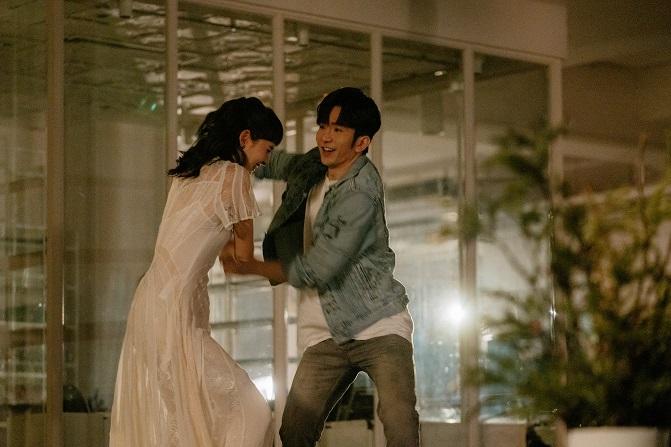 Anson Lo和Asha 在劇中演情侶。(《百萬同居計劃》劇照。)