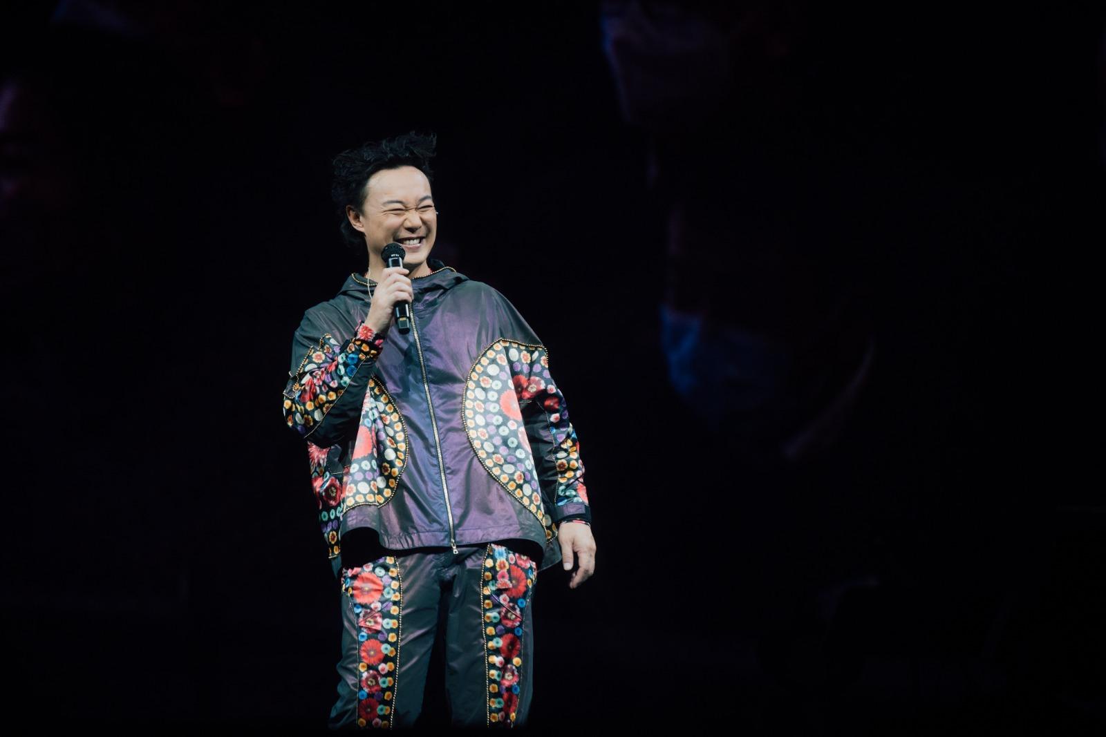 陳奕迅每晚個唱也使盡渾身解數。