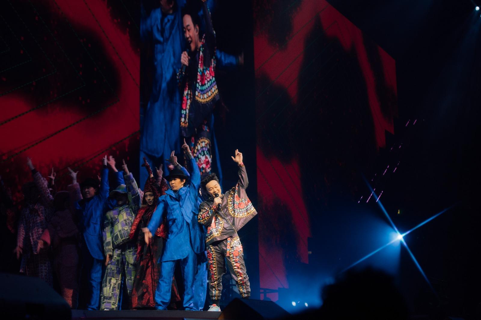 陳奕迅每晚個唱也使盡渾身解數。